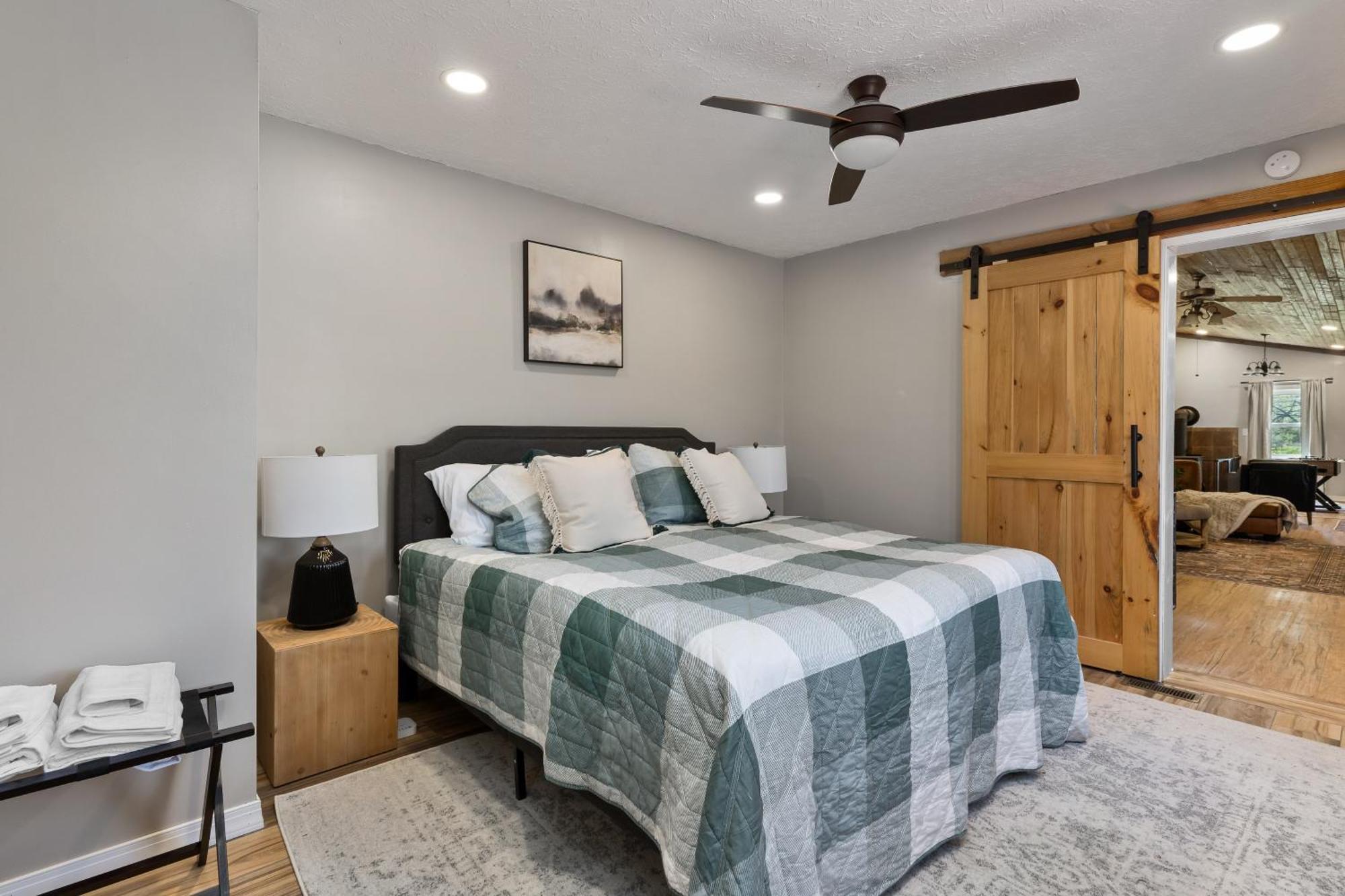 Spacious Cabin Near Hocking Hills And Caves With Hot Tub And Firepit Laurelville Extérieur photo