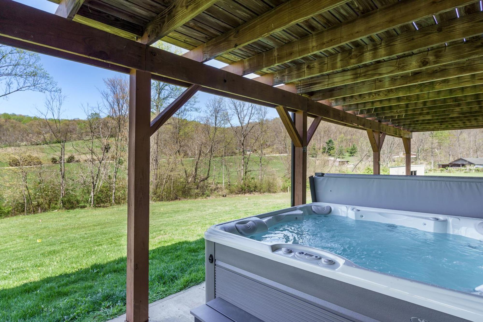 Spacious Cabin Near Hocking Hills And Caves With Hot Tub And Firepit Laurelville Extérieur photo